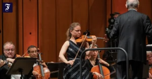 julia-fischer-spielt-mit-dem.webp.webp