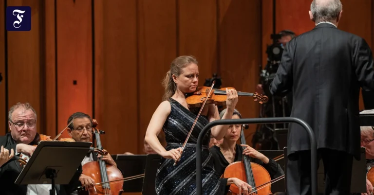 julia-fischer-spielt-mit-dem.webp.webp