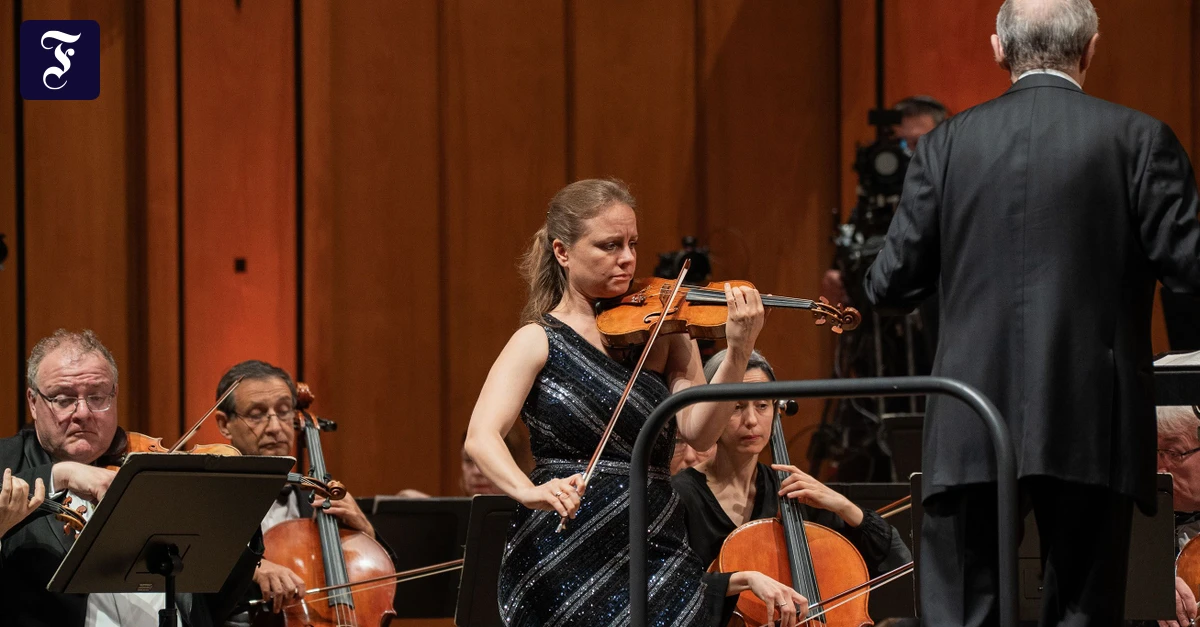 julia-fischer-spielt-mit-dem.webp.webp