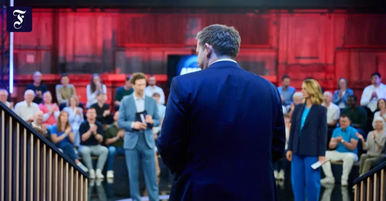 lars-klingbeil-steht-zu-beginn.webp.webp