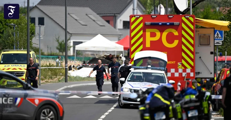nach-dem-absturz-polizei-und.webp.webp
