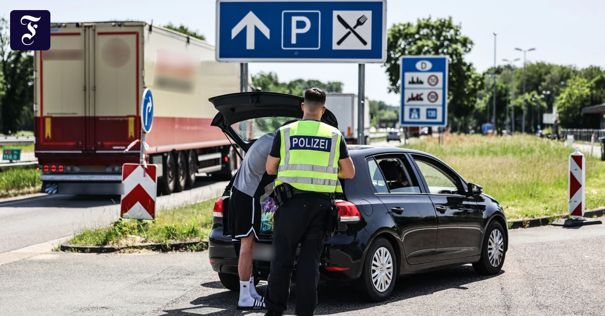 niederlande-elten-polizisten.webp.webp