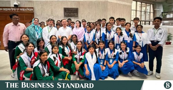 pm_zubaida_students.jpg