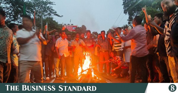 protest_over_islami_bank.jpeg