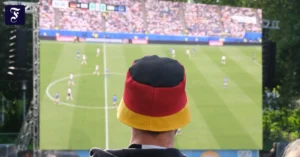 public-not-viewing-andreas.webp.webp