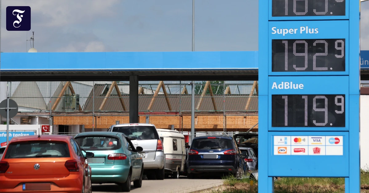schlange-vor-der-tankstelle.webp.webp