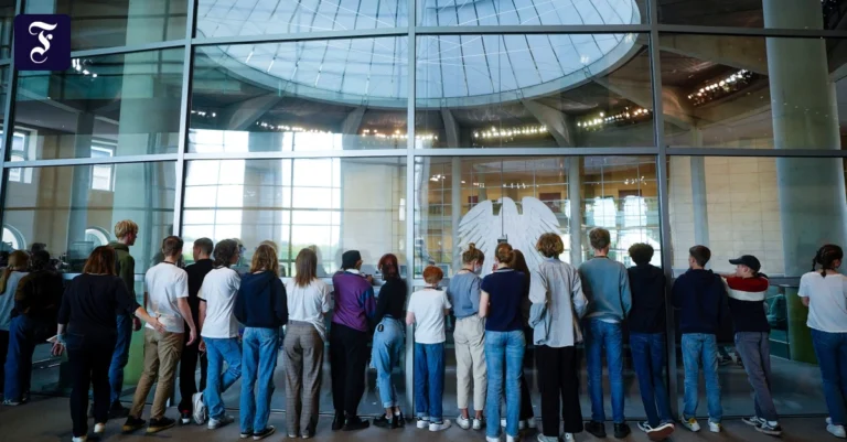schueler-im-bundestag.webp.webp