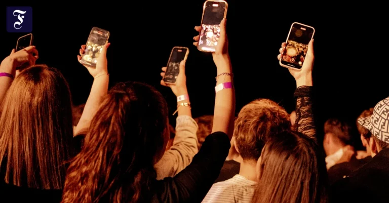 smartphones-ueberall-teenager.webp.webp