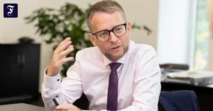 stefan-rauber-leitet-in.webp.webp