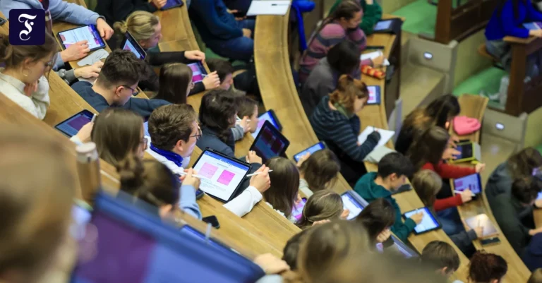studenten-der-universitaet.webp.webp