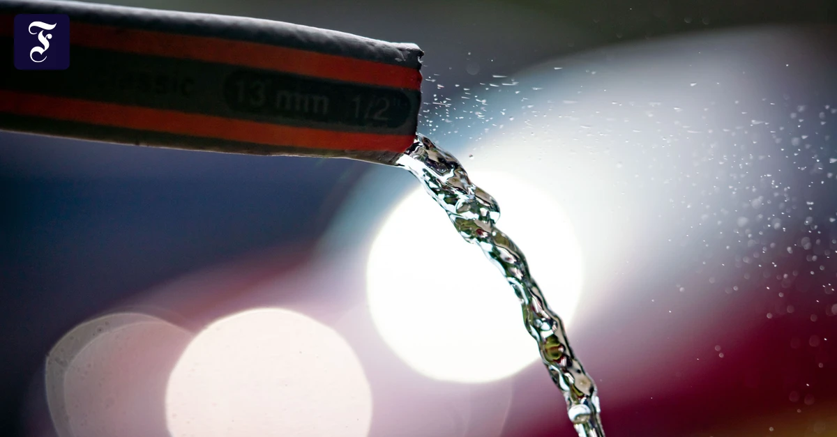wasser-fliesst-in-einem.webp.webp