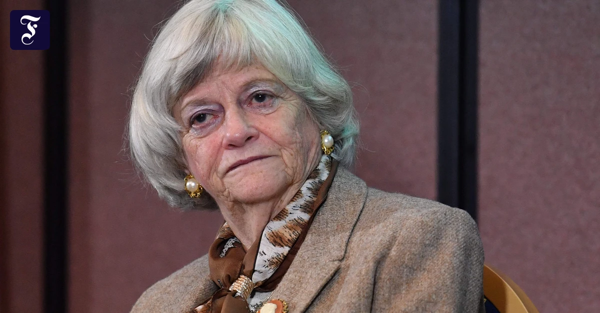 ann-widdecombe-bei-einer.webp.webp