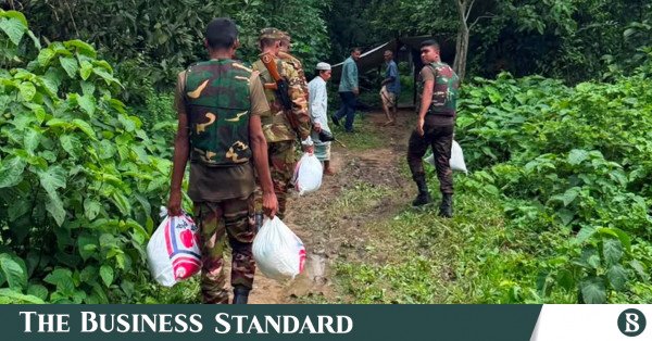 army_distributes_flood_relief.jpeg
