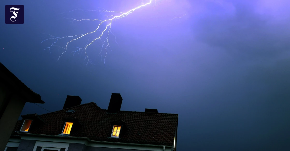 blitze-entladen-sich-waehrend.webp.webp