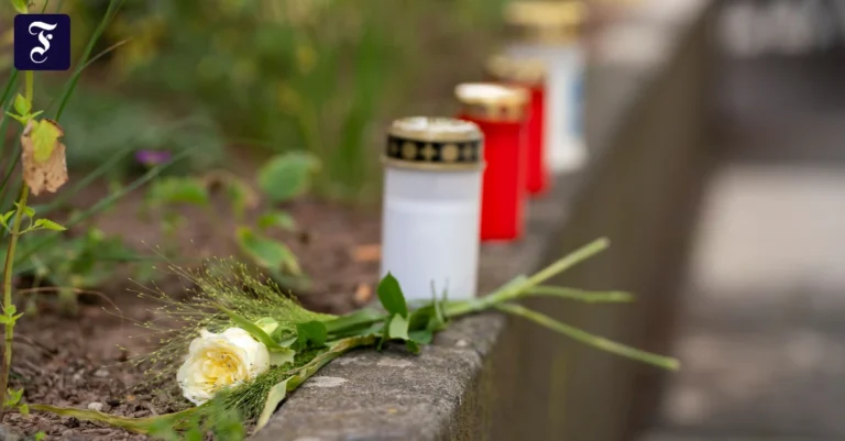 blumen-und-kerzen-sind-am.webp.webp