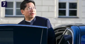 deng-hongbo-chinesischer.webp.webp