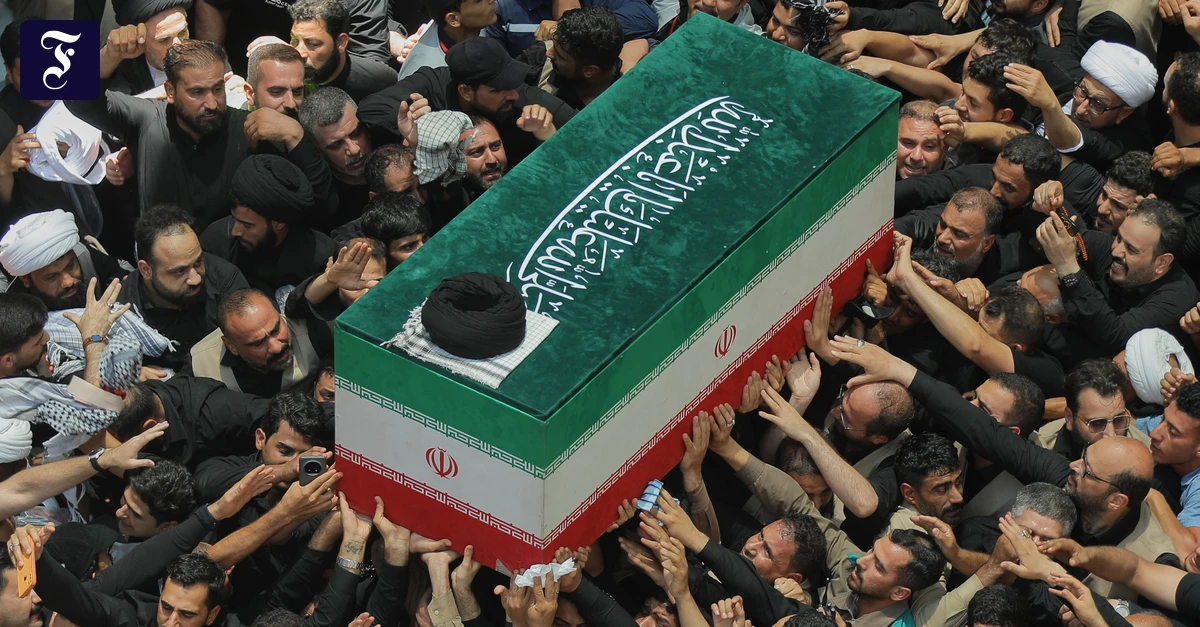 der-sarg-ali-khameneis-am.webp.webp