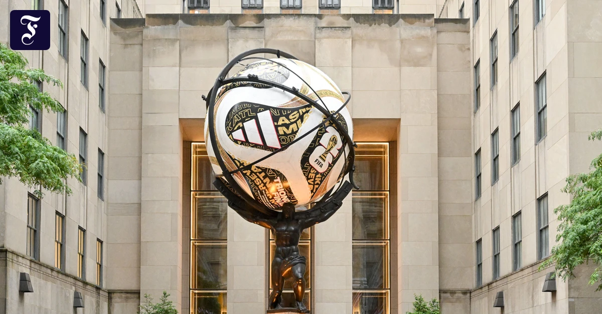 die-skulptur-des-atlas-vor-dem.webp.webp