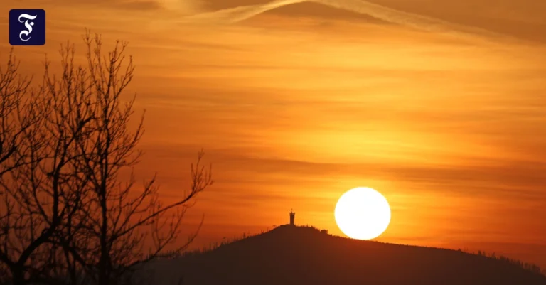 die-sonne-steht-hinter-einem.webp.webp