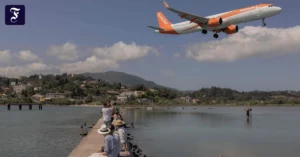 ein-easyjet-flieger-vor-der.webp.webp