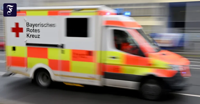ein-krankenwagen-symbolbild.webp.webp
