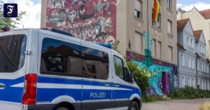 ein-polizeiwagen-am-donnerstag.webp.webp