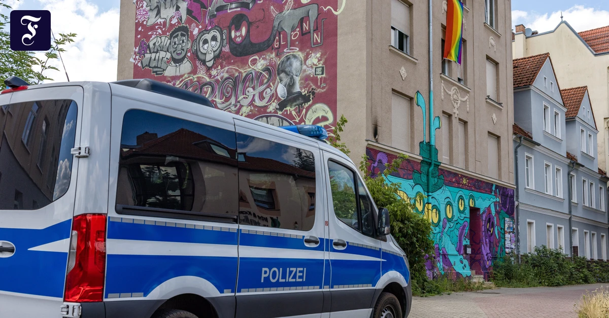 ein-polizeiwagen-am-donnerstag.webp.webp