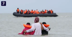 ein-schlauchboot-mit.webp.webp