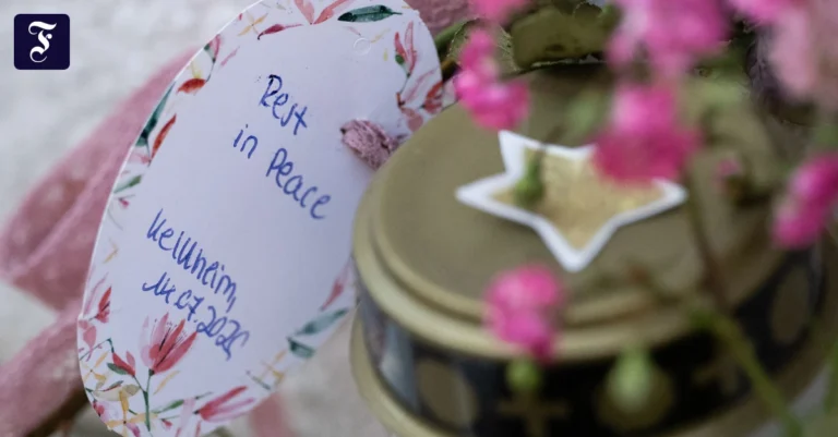 eine-letzte-botschaft-blumen.webp.webp
