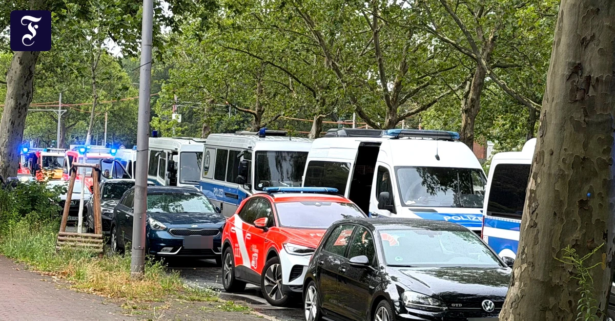 einsatzfahrzeuge-von-polizei.webp.webp