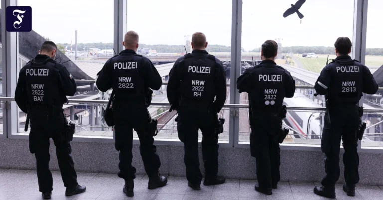 einsatzkraefte-der-polizei.webp.webp