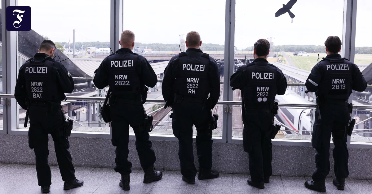 einsatzkraefte-der-polizei.webp.webp