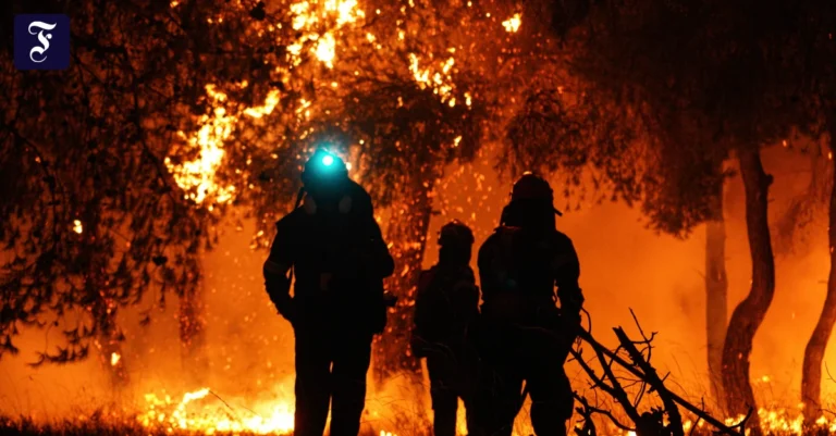 feuerwehrleute-in-griechenland.webp.webp
