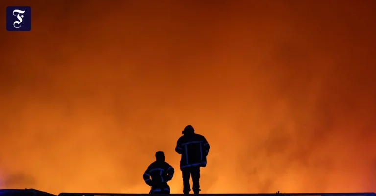 feuerwehrleute-versuchen-das.webp.webp
