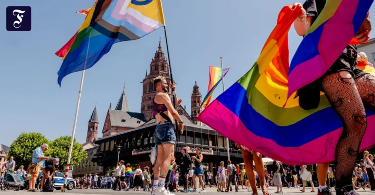 flaggenparade-mit-politischer.webp.webp