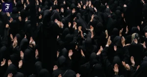 frauen-beim-gebet-am-heiligen.webp.webp
