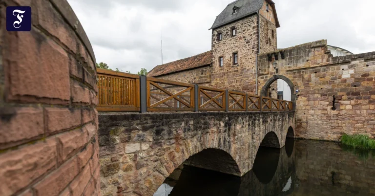 gefestigt-die-bruecke-fuehrt.webp.webp