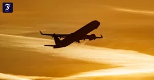 heftige-turbulenzen-ein-mann.webp.webp