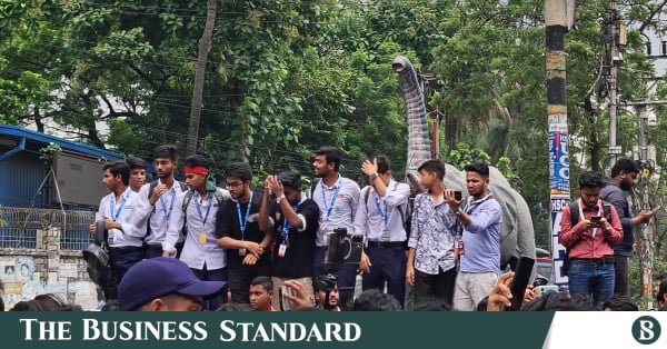 hsc_edu_min_resign.jpg