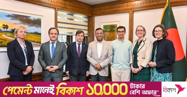 humayun_kabir_with_eu_envoys.jpg