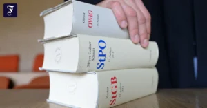 lernstoff-hier-in-der-hand.webp.webp