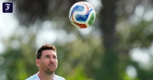 lionel-messi-greift-mit.webp.webp
