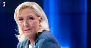 marine-le-pen-vor-einem.webp.webp