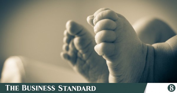newborn-child-feed-89695.jpg