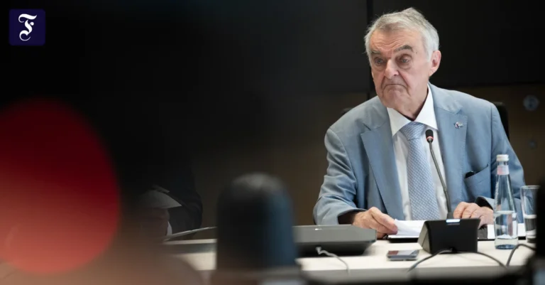 nrw-innenminister-reul-bei-der.webp.webp