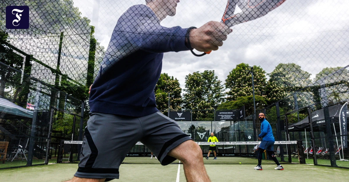 padelspiel-auf-einem-platz-im.webp.webp
