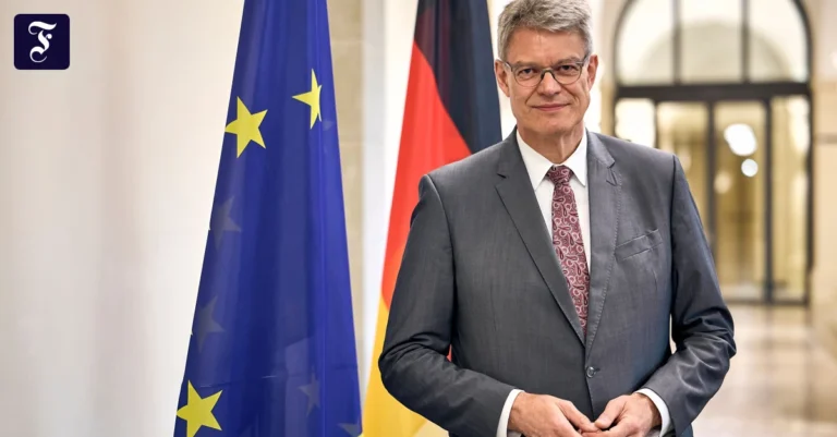 patrick-schnieder-im-juli-in.webp.webp