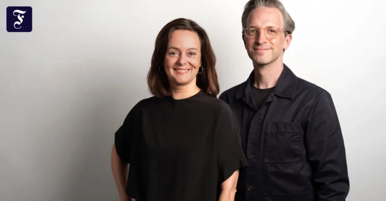 podcast-hosts-julia-loehr-und.webp.webp