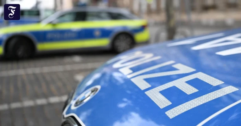 polizeifahrzeuge-stehen-vor.webp.webp