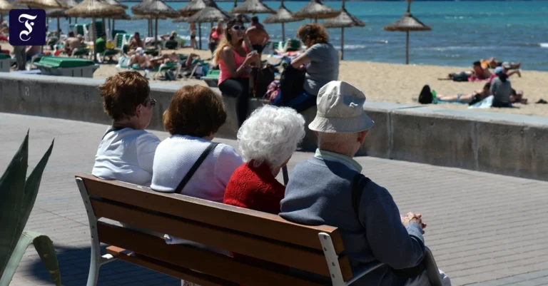 rentner-geniessen-an-der-playa.webp.webp
